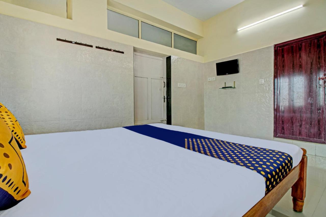 Spot On J P Tourist Home Kollam Exterior foto